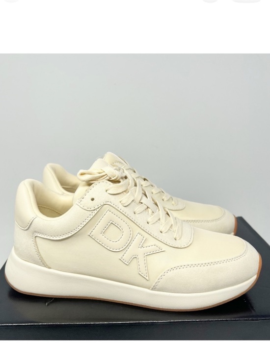 Dkny Shoes - DKNY Oaks Logo Sneakers
Size 8